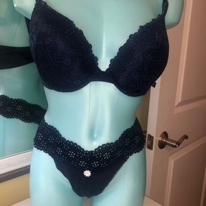 Victoria’s Secret Noir Navy Eyelet Push Up Bra & Cotton Thong 36C/L-NWT